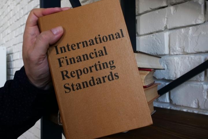 IASB - International Accounting Standards Board IFRS 13 - Fair Value Measurement 2