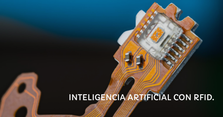 En la era de la Industria 4.0, donde la transformación digital es imperante, la convergencia de tecnologías innovadoras como la Inteligencia Artificial (IA) y la Identificación por Radiofrecuencia (RFID) está dando forma a un nuevo paradigma en la gestión de datos empresariales. Este artículo explora cómo esta fusión tecnológica está impulsando la eficiencia y la eficacia en las operaciones empresariales, convirtiéndose en el núcleo de la gestión de datos y en el catalizador de la automatización en una variedad de industrias. IA y RFID: Definiendo la Convergencia La Inteligencia Artificial se refiere a la capacidad de las máquinas para aprender, razonar y tomar decisiones basadas en datos, similar al pensamiento humano, pero a una escala mucho más grande y rápida. Por otro lado, la Identificación por Radiofrecuencia (RFID) es una tecnología que utiliza señales de radio para identificar y rastrear objetos, desde productos en un almacén hasta activos en una cadena de suministro. ¿Cómo se unen estas dos tecnologías aparentemente diferentes? Es esencial descomponer el papel de cada una de estas tecnologías y cómo trabajan en conjunto para redefinir la forma en que las empresas operan en la era digital. El Papel de la Inteligencia Artificial (IA) La IA es el cerebro detrás de esta convergencia; en su núcleo, se trata de un conjunto de algoritmos y modelos matemáticos que permiten a las computadoras aprender y tomar decisiones basadas en datos. La IA es capaz de analizar grandes cantidades de información, identificar patrones, prever tendencias y tomar decisiones instantáneas. Esto la convierte en una herramienta valiosa para la toma de decisiones empresariales, ya que puede proporcionar información procesable en tiempo real. El Rol de la Identificación por Radiofrecuencia (RFID) La RFID, por otro lado, es la tecnología que permite la identificación y seguimiento de objetos y activos utilizando señales de radiofrecuencia. Cada objeto etiquetado con un chip RFID puede comunicarse de manera inalámbrica con un lector RFID, transmitiendo información sobre su ubicación y estado. Esto es particularmente valioso en la gestión de inventarios, la logística y la cadena de suministro, donde la precisión y la visibilidad en tiempo real son cruciales. La Convergencia en Acción La respuesta está en la capacidad de la IA para procesar grandes cantidades de datos en tiempo real; debido a que, la convergencia de la IA y RFID implica que los datos recopilados por las etiquetas RFID se envíen a un sistema de IA para su análisis y procesamiento, por lo tanto, aquí es donde se genera el valor real. Los sistemas RFID generan una gran cantidad de datos, ya que cada etiqueta RFID emite una señal única que puede contener información detallada sobre el objeto o activo al que está adjunta. Aquí es donde entra la IA: puede analizar estos datos en tiempo real, identificar patrones, detectar anomalías y tomar decisiones automatizadas basadas en esta información. Esto se traduce en una gestión de datos más inteligente y procesos más eficientes. RFID e IA en la Logística: Más Allá de la Eficiencia La integración de la Identificación por Radiofrecuencia (RFID) y la Inteligencia Artificial (IA) en el ámbito logístico va mucho más allá de la mera búsqueda de eficiencia operativa. Si bien es cierto que estas tecnologías pueden optimizar procesos y reducir costos, su impacto se extiende a una redefinición completa de cómo se gestiona y se entiende la logística en la era digital. Un Enfoque Estratégico en la Logística La combinación de RFID e IA proporciona a las empresas la capacidad de comprender la logística desde una perspectiva más estratégica. La IA, con su capacidad para analizar datos en tiempo real y prever tendencias, permite a las organizaciones anticipar problemas antes de que ocurran. Por ejemplo, puede prever posibles retrasos en la cadena de suministro y ofrecer soluciones alternativas antes de que surja un problema real. Esta capacidad estratégica no solo ahorra tiempo y dinero, sino que también mejora la satisfacción del cliente al garantizar entregas puntuales y sin problemas. Personalización y Satisfacción del Cliente La RFID y la IA también permiten un nivel de personalización sin precedentes en la logística. Las etiquetas RFID pueden rastrear cada producto individualmente a medida que se mueve a lo largo de la cadena de suministro. Esto significa que las empresas pueden adaptar los envíos y las entregas para satisfacer las necesidades específicas de cada cliente. La IA se encarga de analizar las preferencias y los patrones de compra de los clientes para ofrecer experiencias altamente personalizadas. Esto no solo mejora la satisfacción del cliente, sino que también puede generar lealtad a largo plazo. Gestión de Riesgos. La combinación de RFID e IA también permite una mejor gestión de riesgos y un enfoque más sostenible en la logística. La IA puede identificar riesgos potenciales en la cadena de suministro, como problemas de calidad o problemas de cumplimiento normativo. Esto permite a las empresas tomar medidas preventivas y mitigar riesgos antes de que se conviertan en problemas importantes. Además, la capacidad de rastrear productos individualmente con RFID facilita la identificación y retirada rápida de productos defectuosos o peligrosos. Gestión de Inventarios Revolucionaria: RFID e IA en Acción La gestión de inventarios es un componente crítico para muchas empresas, y la combinación de RFID e IA está llevando esta función a nuevos niveles de eficiencia y precisión. La convergencia de estas dos tecnologías en la gestión de inventarios está revolucionando la forma en que las empresas rastrean, administran y utilizan sus recursos. Exploraremos cómo la tecnología RFID e IA trabajan juntas en acción para transformar la gestión de inventarios de una manera revolucionaria. Rastreo en Tiempo Real y Precisión Absoluta La tecnología RFID permite un rastreo en tiempo real de cada artículo o producto en el inventario, desde el momento en que ingresa en el almacén hasta su entrega final. Esta precisión es fundamental para evitar pérdidas, reducir el robo y garantizar que los productos estén disponibles cuando los clientes los necesiten. La IA agrega una capa adicional de inteligencia a este proceso al analizar los datos de RFID y predecir patrones de demanda. Esto significa que las empresas pueden anticipar cuándo y dónde se necesitarán ciertos productos y asegurarse de que estén disponibles de manera eficiente. Optimización de Espacios y Almacenamiento Eficiente La gestión inteligente de inventarios con RFID e IA también permite una optimización efectiva del espacio de almacenamiento. La IA puede analizar los datos de RFID para identificar tendencias en la rotación de inventarios y sugerir cambios en la disposición de los productos en el almacén. Esto puede llevar a una utilización más eficiente del espacio y, en última instancia, a la reducción de costos de almacenamiento. Reducción de Pérdidas y Desperdicios La gestión de inventarios inteligente con RFID e IA ayuda a reducir pérdidas y desperdicios al garantizar un seguimiento y control precisos de los productos perecederos y la gestión de fechas de vencimiento. La IA puede alertar sobre productos que se acercan a su fecha de vencimiento o que tienen una vida útil limitada, lo que permite una gestión proactiva y la minimización de pérdidas. Un Futuro de Posibilidades Infinitas con la convergencia RFID e IA. La convergencia de la tecnología RFID y la inteligencia artificial (IA) abre un horizonte de posibilidades prácticamente ilimitadas en la gestión de inventarios y en una variedad de sectores industriales. A medida que estas dos tecnologías continúan avanzando y complementándose, se vislumbra un futuro emocionante en el que las empresas pueden aprovechar al máximo sus beneficios. Conozcamos algunas de las perspectivas y aplicaciones futuras que promete esta fusión tecnológica. Logística Autónoma Uno de los desarrollos más emocionantes es la posibilidad de logística autónoma. Con sistemas RFID e IA integrados, los almacenes y las instalaciones logísticas pueden operar de manera más autónoma. Los robots autónomos pueden realizar tareas de selección y embalaje, mientras que los drones pueden encargarse de la entrega. Esto no solo reduce los costos laborales, sino que también acelera la velocidad de entrega y reduce los errores humanos. Eficiencia Energética y Sostenibilidad La combinación de RFID e IA también tiene el potencial de hacer que las operaciones sean más eficientes desde el punto de vista energético y sostenible. La IA puede optimizar el uso de recursos, como la energía y el transporte, y garantizar un menor impacto ambiental. Además, la gestión de inventarios precisa reduce el desperdicio de productos perecederos, lo que contribuye a la sostenibilidad. Seguridad y Autenticación La convergencia de RFID e IA también puede mejorar la seguridad y autenticación en varios sectores, como la farmacéutica y la alimentaria. Los productos pueden rastrearse desde su origen hasta su destino final, lo que ayuda a prevenir la falsificación y garantiza la calidad y la seguridad de los productos. CPCON: Su Socio en la Transformación Digital Como aliado estratégico en la era de la Inteligencia Artificial y la Identificación por Radiofrecuencia, Grupo CPCON está comprometido en ayudar a las empresas a aprovechar al máximo estas tecnologías. Ofrecemos soluciones personalizadas que integran la RFID y la IA en su infraestructura existente, garantizando una transición suave y resultados tangibles. Nuestra experiencia en la gestión de datos y la transformación digital es la clave para que su empresa prospere en este nuevo paradigma de la Industria 4.0. FAQ´s. ¿Qué es la convergencia de RFID e IA? La convergencia de RFID e IA se refiere a la integración de dos tecnologías poderosas: la tecnología de identificación por radiofrecuencia (RFID) y la inteligencia artificial (IA). RFID es un sistema de etiquetado y rastreo que utiliza señales de radio para identificar y rastrear objetos, mientras que la IA se basa en algoritmos y análisis de datos para tomar decisiones y aprender de la información. Esta convergencia implica utilizar RFID como fuente de datos para la IA, lo que permite tomar decisiones más informadas y automatizar procesos de manera más eficiente. ¿Cómo funciona la integración de RFID e IA en la logística? La integración de RFID e IA en la logística implica el uso de etiquetas RFID para rastrear productos y activos a lo largo de la cadena de suministro y la aplicación de algoritmos de IA para analizar y utilizar estos datos de manera eficiente. Por ejemplo, RFID puede etiquetar cada artículo con un identificador único, y la IA puede procesar estos datos para realizar un seguimiento en tiempo real, predecir la demanda, optimizar las rutas de envío y automatizar tareas como la selección y el embalaje. ¿Cuáles son los beneficios clave de la integración de RFID e IA? Los beneficios clave incluyen una mayor eficiencia en la cadena de suministro, predicciones de demanda más precisas, personalización en tiempo real de productos, reducción de errores humanos, mayor seguridad y autenticación de productos y una mayor eficiencia energética. La integración de estas tecnologías permite una gestión más inteligente y eficiente de los inventarios y recursos. ¿Cuál es el futuro de la convergencia de RFID e IA en la gestión de datos empresariales? El futuro de la convergencia de RFID e IA es muy prometedor. Se espera que estas tecnologías continúen evolucionando y brindando nuevas oportunidades en la gestión de datos empresariales. Veremos avances en logística autónoma, personalización en tiempo real, predicciones de demanda aún más precisas y un enfoque sostenible en la cadena de suministro. La seguridad y autenticación de productos también mejorarán, lo que es crucial en industrias como la farmacéutica y la alimentaria. En resumen, esta convergencia está transformando la gestión empresarial y seguirá siendo una parte integral de la industria 4.0. ¿Cómo contribuye Grupo CPCON en la implementación de soluciones de RFID e IA? Grupo CPCON es un aliado estratégico que brinda soluciones integrales en la implementación de tecnologías RFID e IA en la gestión de inventarios y la cadena de suministro. Su experiencia en la integración de sistemas, la personalización de soluciones y la consultoría especializada ayuda a las empresas a aprovechar al máximo estas tecnologías. Trabaja en estrecha colaboración con sus clientes para diseñar e implementar sistemas RFID e IA que se adapten a sus necesidades específicas, optimizando la eficiencia y la rentabilidad de sus operaciones logísticas.